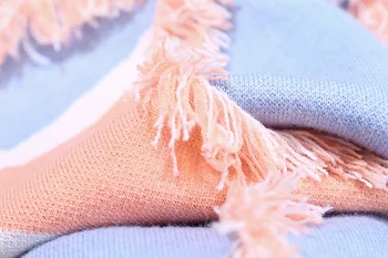 Didmeninė 2020 m. rudens ir žiemos naujas Europos stiliaus kutas susiuvimo megztinis moteriška nukentėjo spalvos Plonas apsidraudimo megztinis wq675