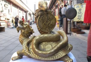 Kinijos Žalvario Raižyti Dragon vėžlio Žaisti Pinigų gyvatė Pasisekė, Juoda Kario statula