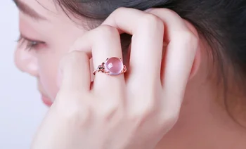 Rožinė kristalų drugelis, padengtą rose aukso žiedas ponios rodomuoju pirštu atidarymo sidabro žiedas taip pat moterų mados suknelė, papuošalai