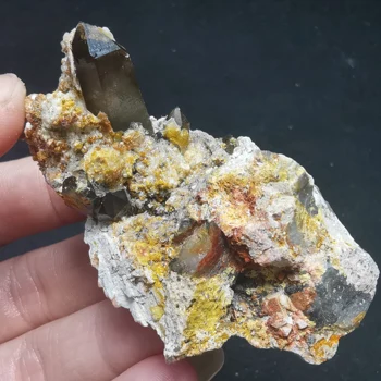 45.3 Retas gamtinis granatas kristalų šešiakampe taško, lauko špatas, įvairių mineralinių kristalų simbiotinius energijos gijimas pavyzdys nemokama dovanų dėžutė