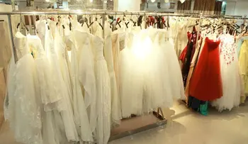 Nemokamas pristatymas 2018 nauja Seksuali nuotakos suknelė Užsakymą vienos pečių kristalų duobute varčias-line nėrinių balto šifono bridesmaid suknelę