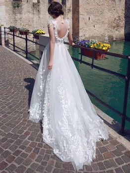 A-Line Wedding Dresses O Kaklo Išjungti Peties Appliqued Gėlės Duobute Plunksnos Seksualus Backless Grindų Ilgis 2020 Vestuvinės Suknelės