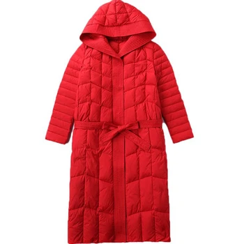 Nauja stiliaus karšto pardavimo ilgai žemyn striukė Moterims, storas raudonas diržas apsiaustai su gobtuvu moteriška antis žemyn drabužius High-end grynos spalvos paltas