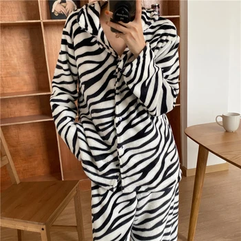 Svetimų Kitty Nauja Korėjos Saldus Spausdinimo Zebra Flanelė Du Gabalus Namų Drabužiai Žiemos Minkštas Susagstomi Megztiniai Elegantiškos Mados Moterų Pižama Rinkiniai