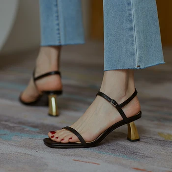 Vasaros 2020 new Roman sandalai moterų mados laukinės formos sandalai odiniai paprastas žodis dirželio sagtis sandalai Z928