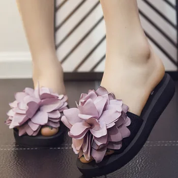 Vasarą naujas Paplūdimio Moterų fifo rankų darbo gėlės mažo kulno storio apačioje didmeninės moterų sandalai, šlepetės