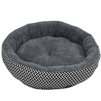 Šilta pagalvėlė sofos-lovos naminių gyvūnėlių šuniuką šuo, katė žiemą
