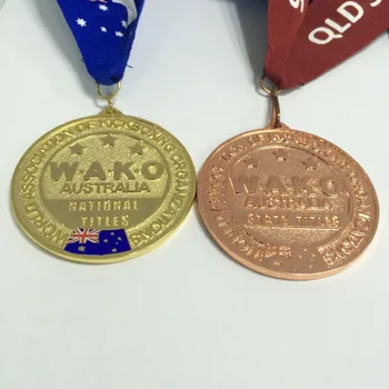 Individualų triatlonas / futbolo sporto medalis graviruotas / reljefinis cinko lydinio medaliai--57.2 mm skersmens--200pcs
