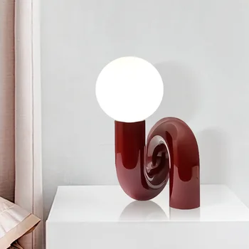 Postmodernios Kūrybinės Raudonos spalvos Metalinės Vytos Stalo Lempa Paprasta Miegamojo Puošmena Matinio Stiklo E27 Specialios formos stalas Apšvietimas LED