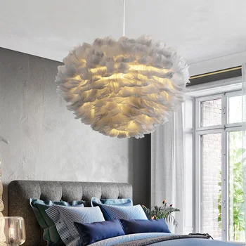 Dekoratyvinis šiuolaikinės baltų gėlių kamuolio plunksnų pakabukas šviesos diodų (LED) dizaineris fojė gyvenimo valgomasis kabinti šviesos plunksna priedai veltiniams, vilna lempa