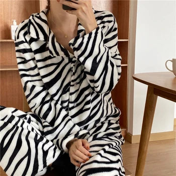 Svetimų Kitty Nauja Korėjos Saldus Spausdinimo Zebra Flanelė Du Gabalus Namų Drabužiai Žiemos Minkštas Susagstomi Megztiniai Elegantiškos Mados Moterų Pižama Rinkiniai