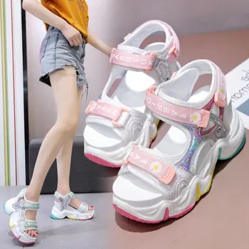 Vaivorykštė apačioje sporto sandalai moteriška vasaros 2020 naujas mažas daisy laukinių storio apačioje pasakų vėjo paplūdimio batai, sandalai Z890